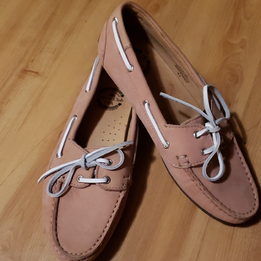 Elegant Women's Tan Moccasins